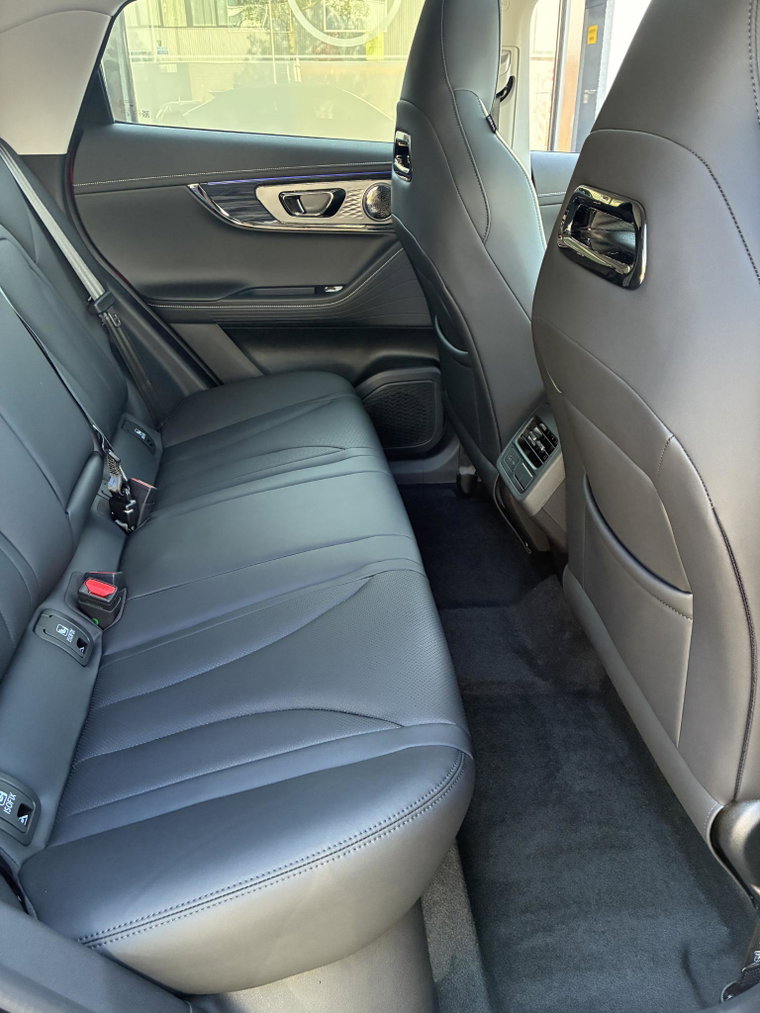 Vehicle Image 16