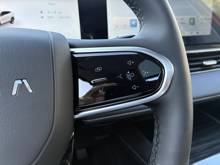 Vehicle Image 35