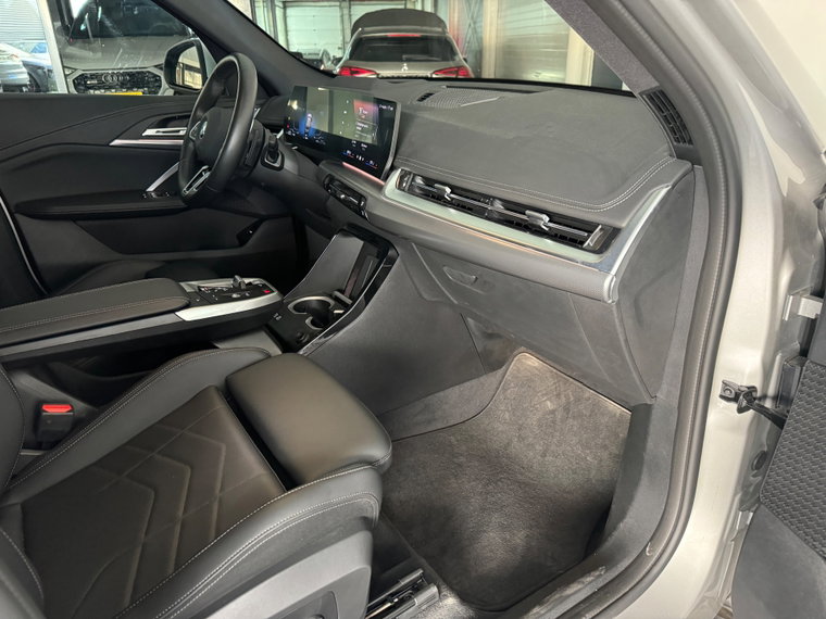 Vehicle Image 40