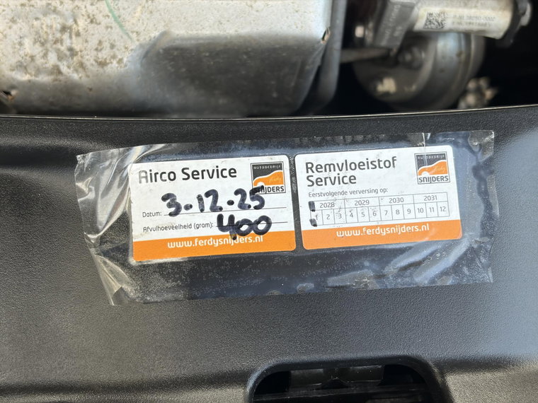 Vehicle Image 28