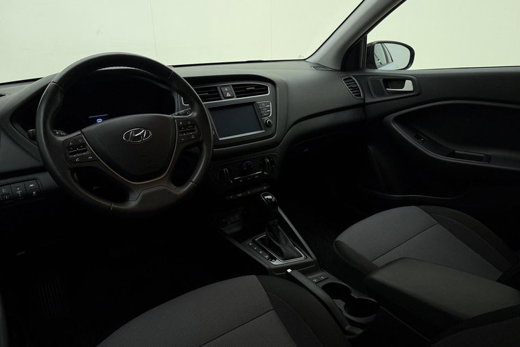 Vehicle Image 16