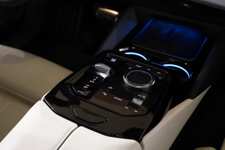 Vehicle Image 23