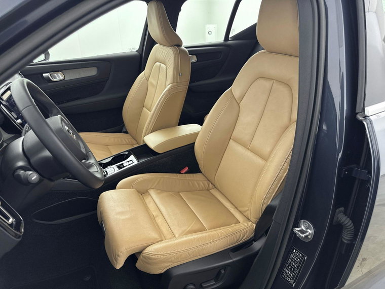 Vehicle Image 32