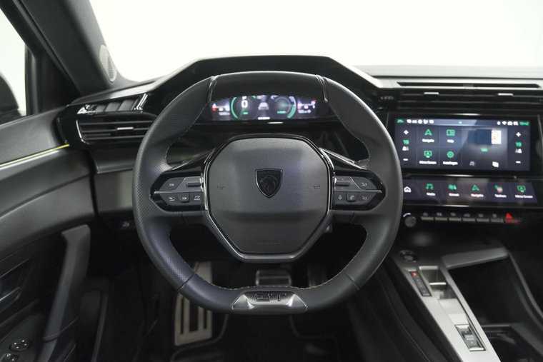 Vehicle Image 25