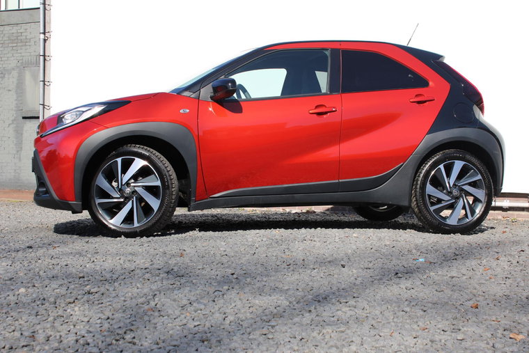 Vehicle Image 8