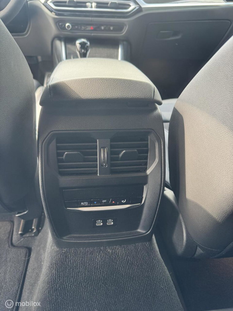 Vehicle Image 27