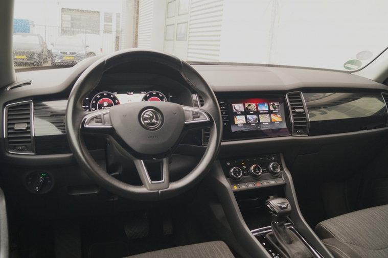 Vehicle Image 9