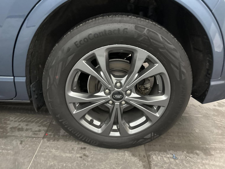 Vehicle Image 13