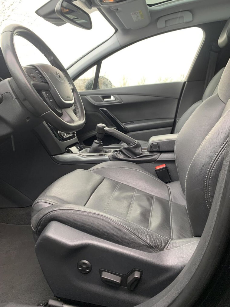 Vehicle Image 15