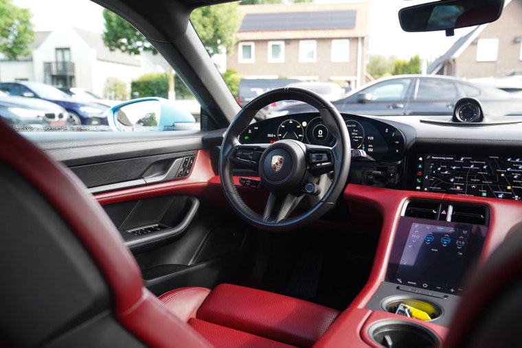 Vehicle Image 25