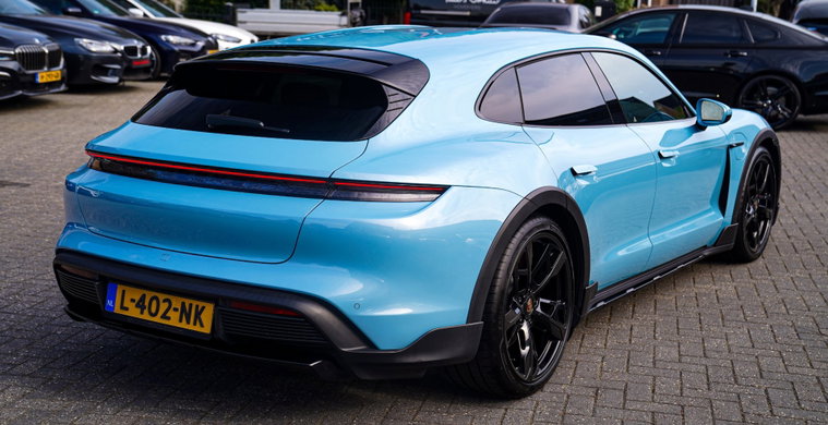 Vehicle Image 32