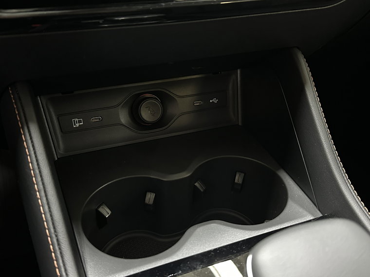 Vehicle Image 25