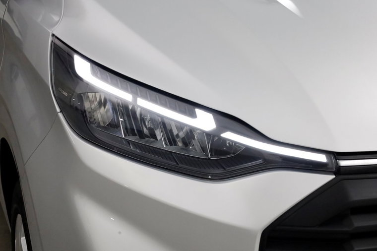 Vehicle Image 11