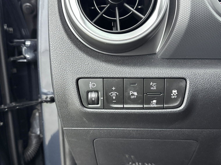 Vehicle Image 25