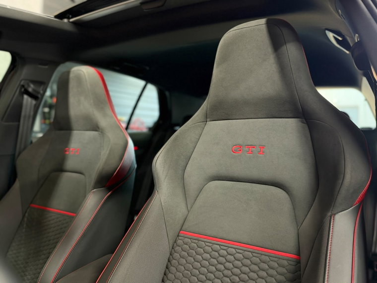 Vehicle Image 32