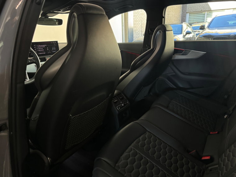 Vehicle Image 32