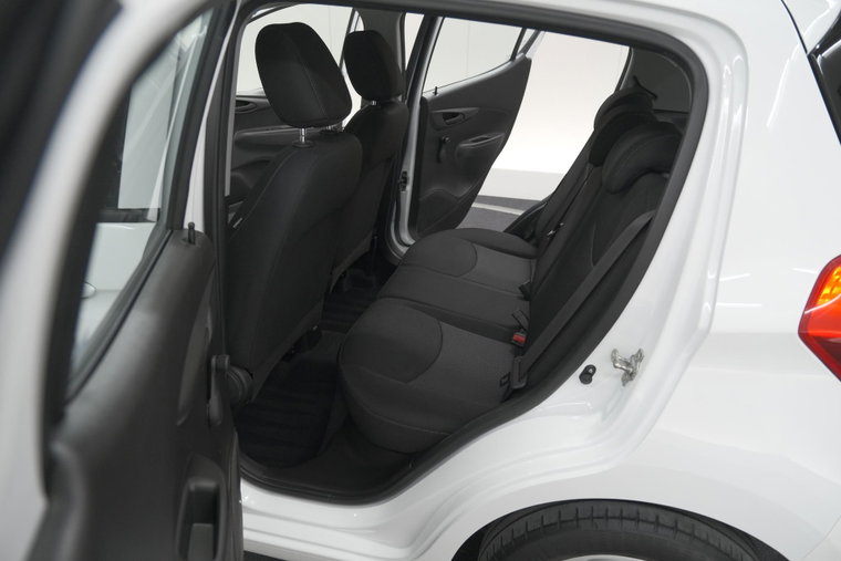 Vehicle Image 25