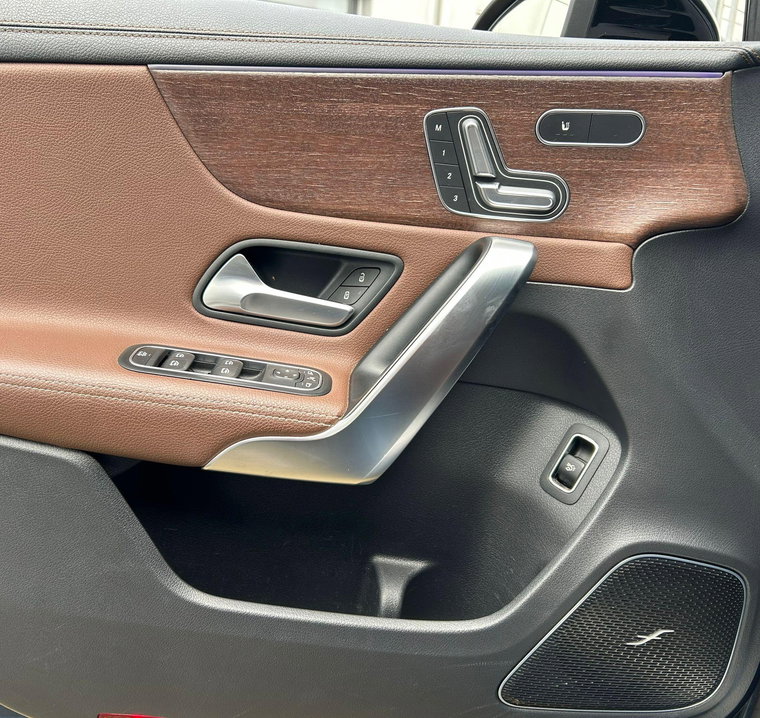 Vehicle Image 24