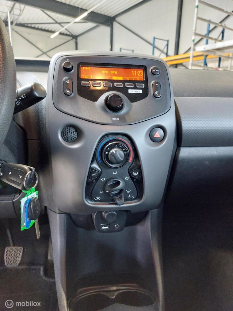 Vehicle Image 14