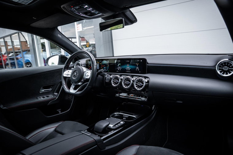 Vehicle Image 30