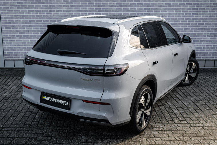 Vehicle Image 16