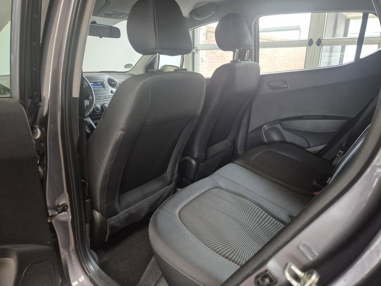 Vehicle Image 19