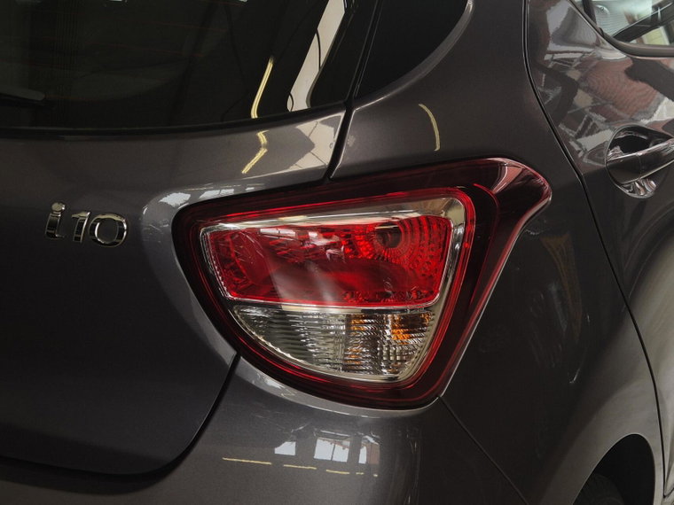 Vehicle Image 26