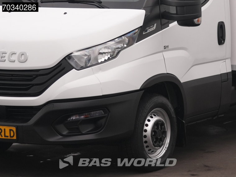 Vehicle Image 41