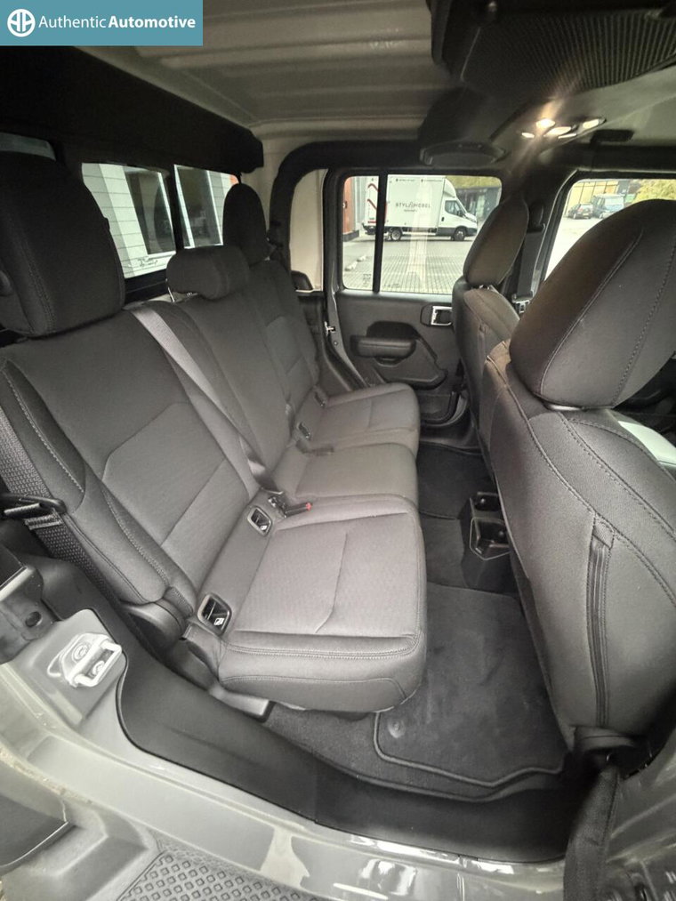 Vehicle Image 14