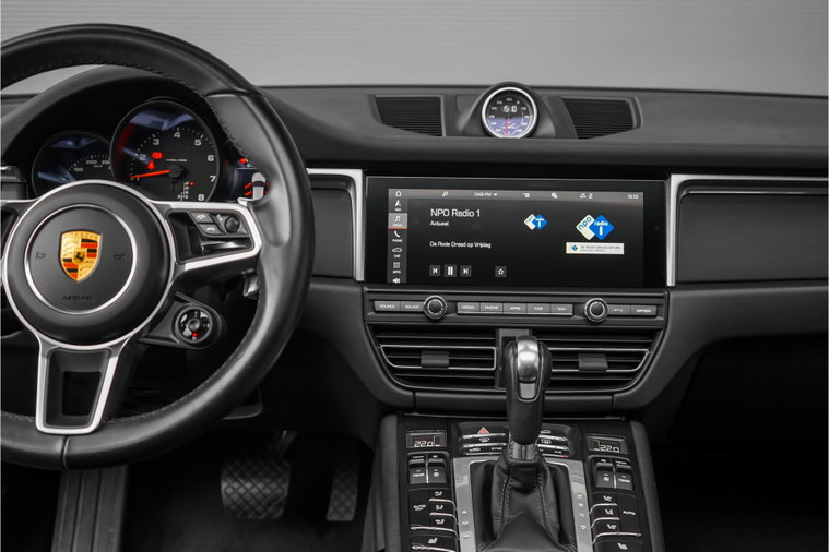 Vehicle Image 25