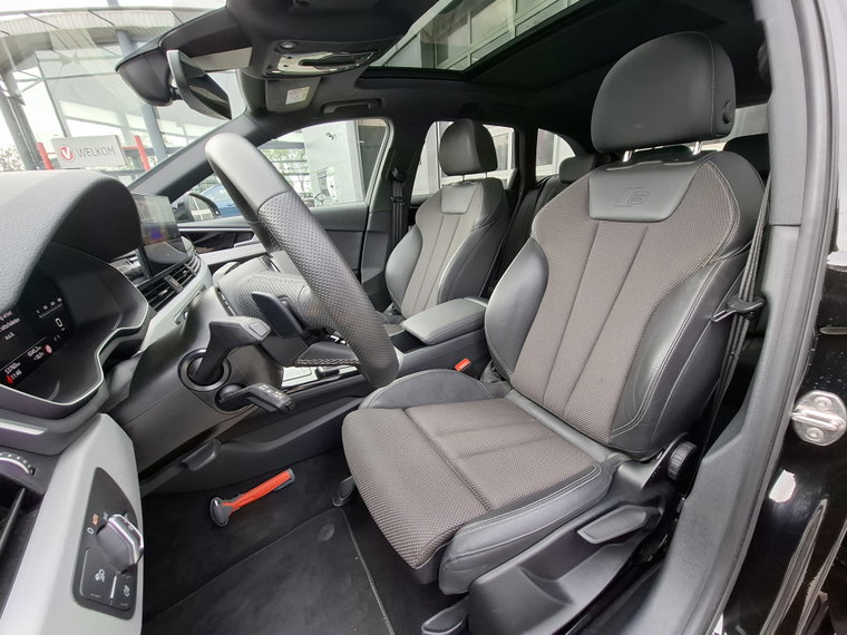 Vehicle Image 11