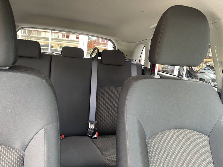 Vehicle Image 32