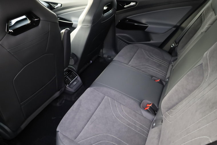 Vehicle Image 36