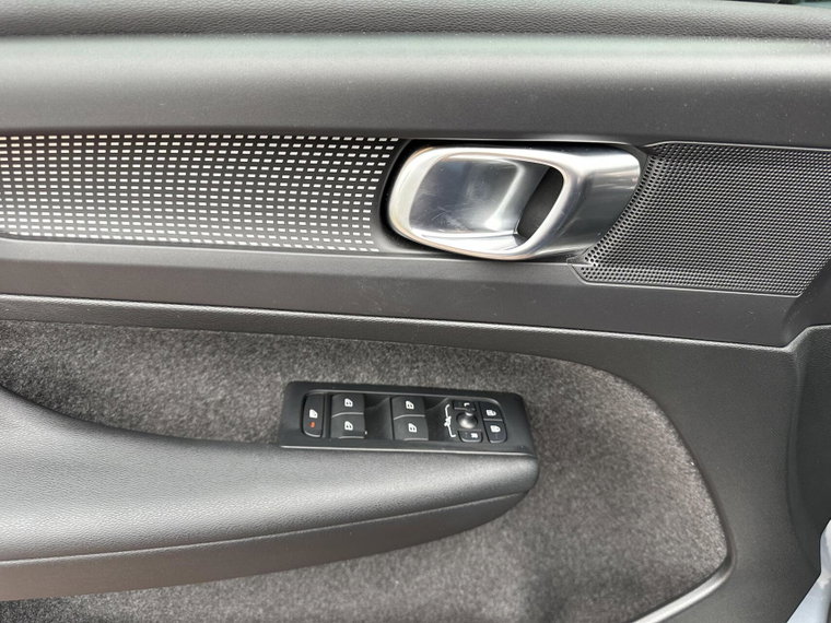 Vehicle Image 28