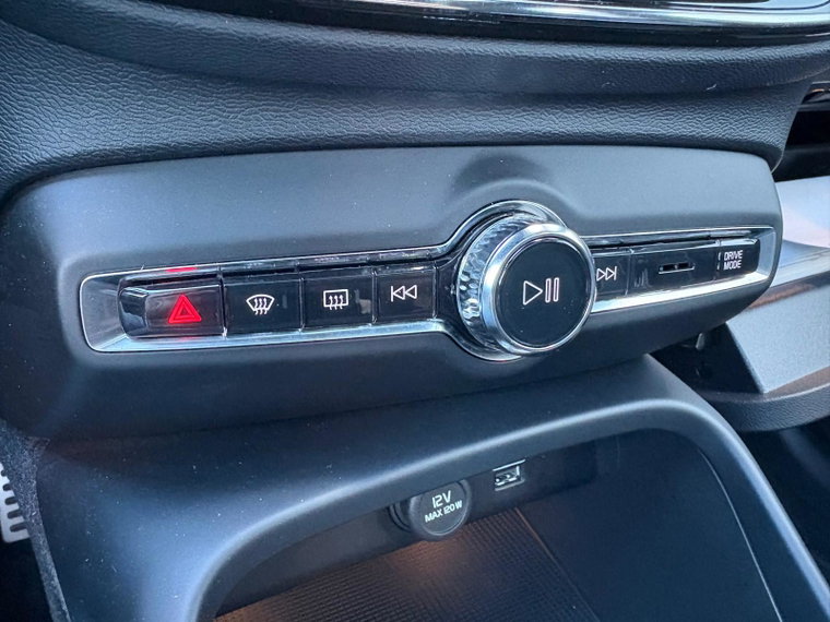 Vehicle Image 26