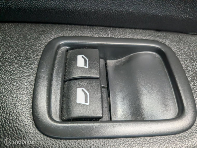 Vehicle Image 28