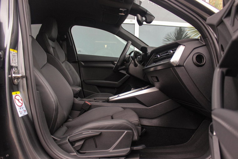Vehicle Image 15