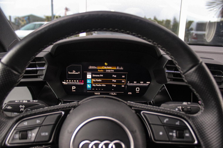 Vehicle Image 25