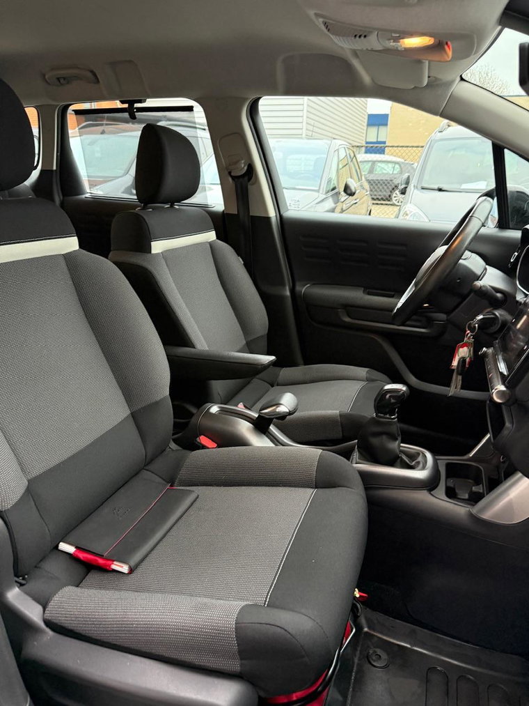 Vehicle Image 13
