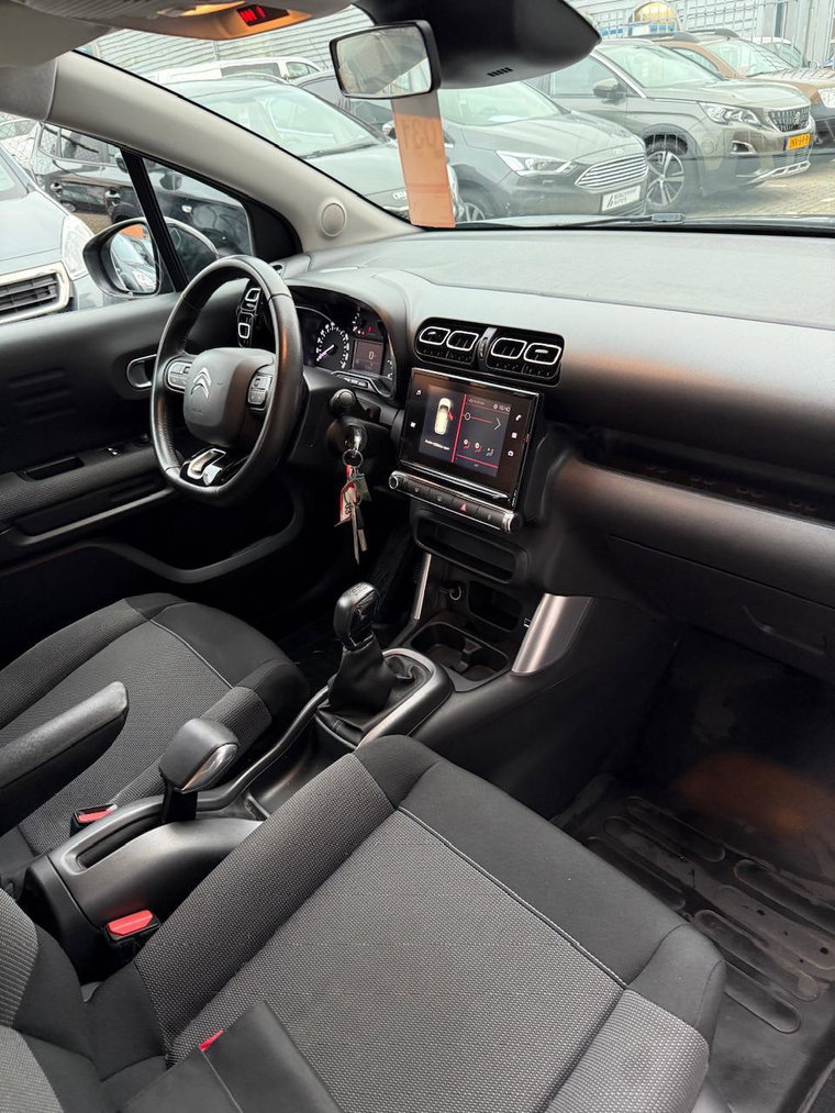 Vehicle Image 14