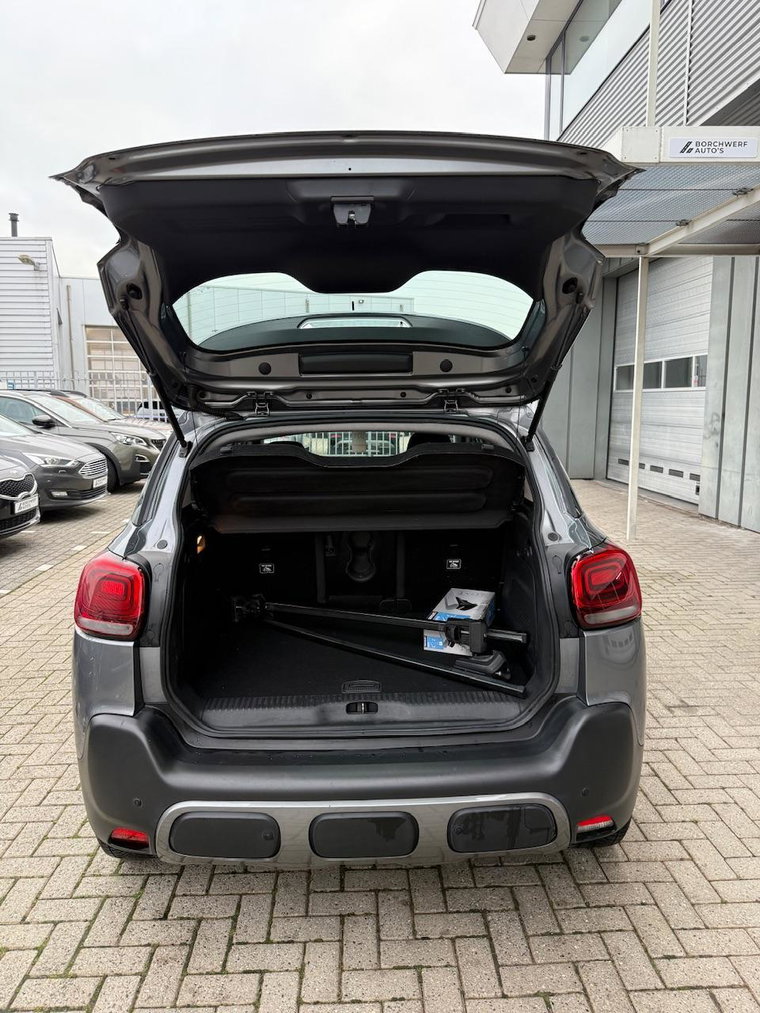 Vehicle Image 16