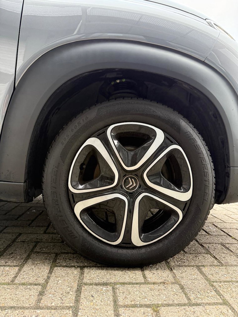 Vehicle Image 30
