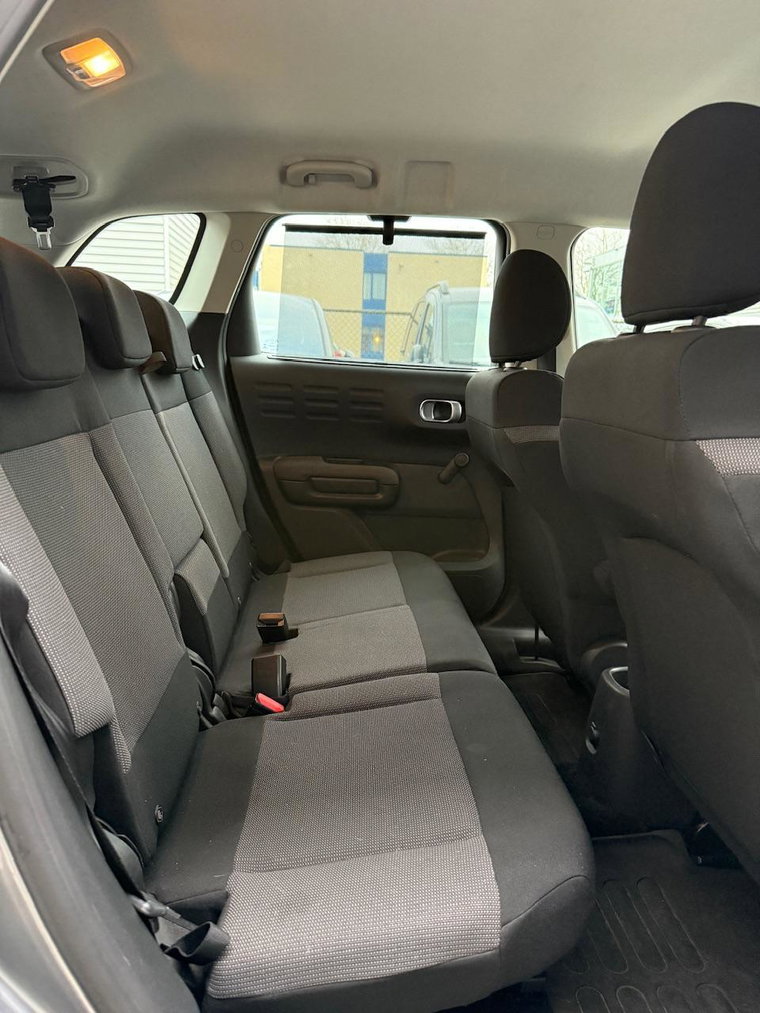 Vehicle Image 32