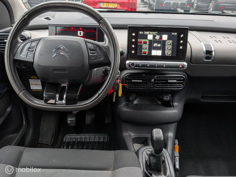 Vehicle Image 12