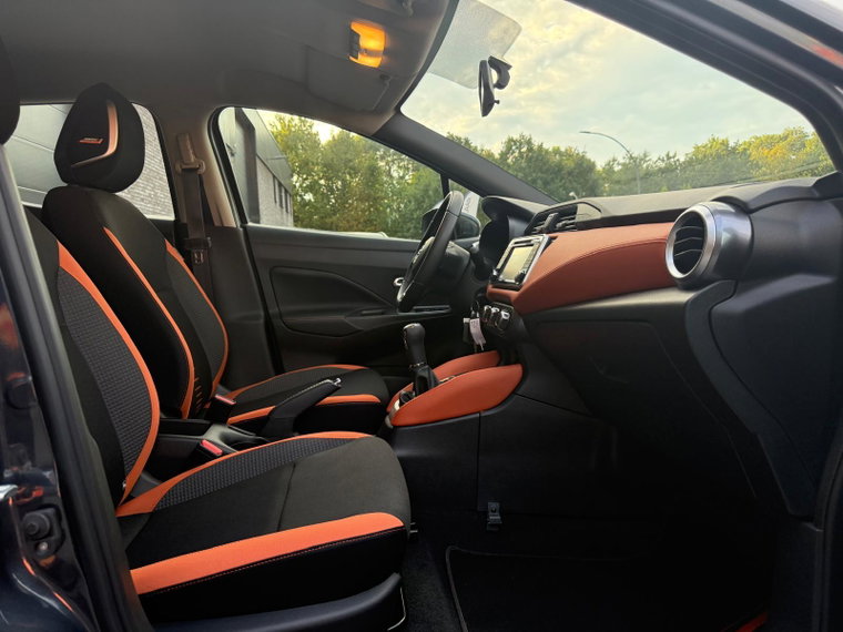 Vehicle Image 38