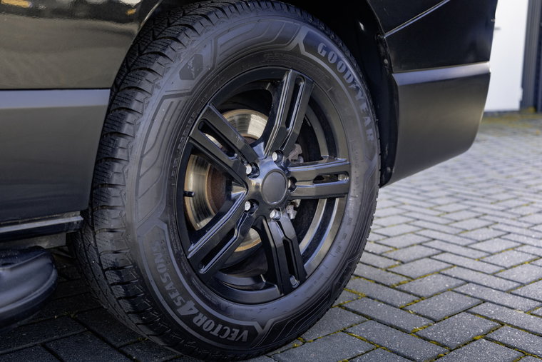 Vehicle Image 12