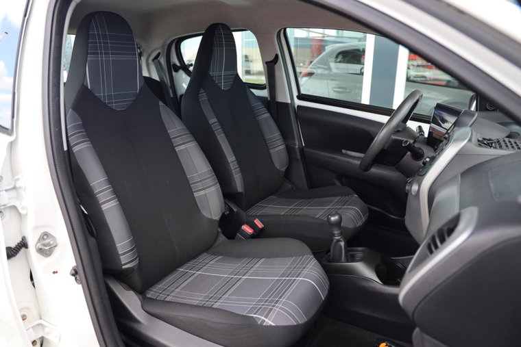 Vehicle Image 13