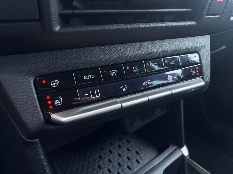 Vehicle Image 26