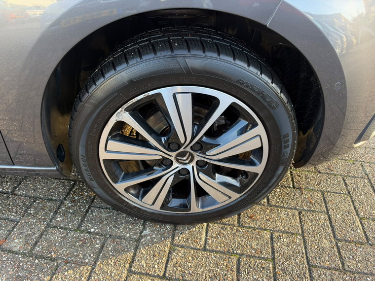 Vehicle Image 23