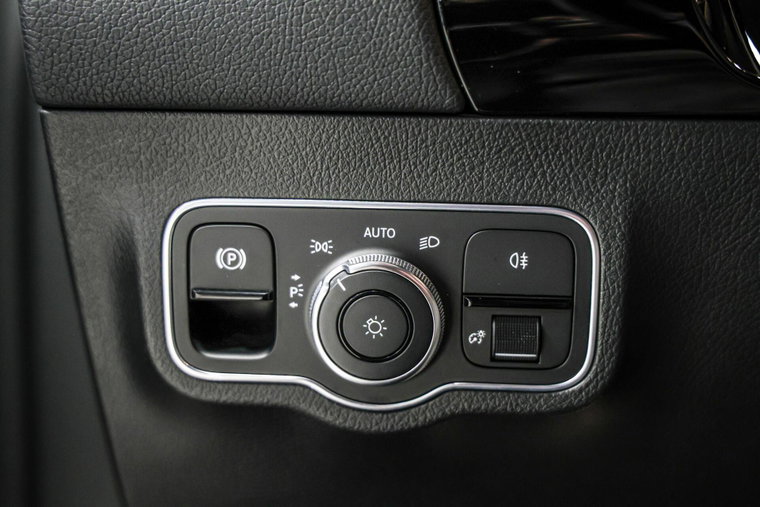 Vehicle Image 36